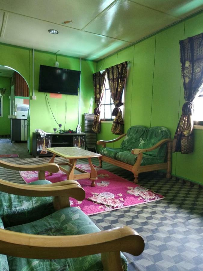 Almeera Homestay Kampong Kundassan Extérieur photo